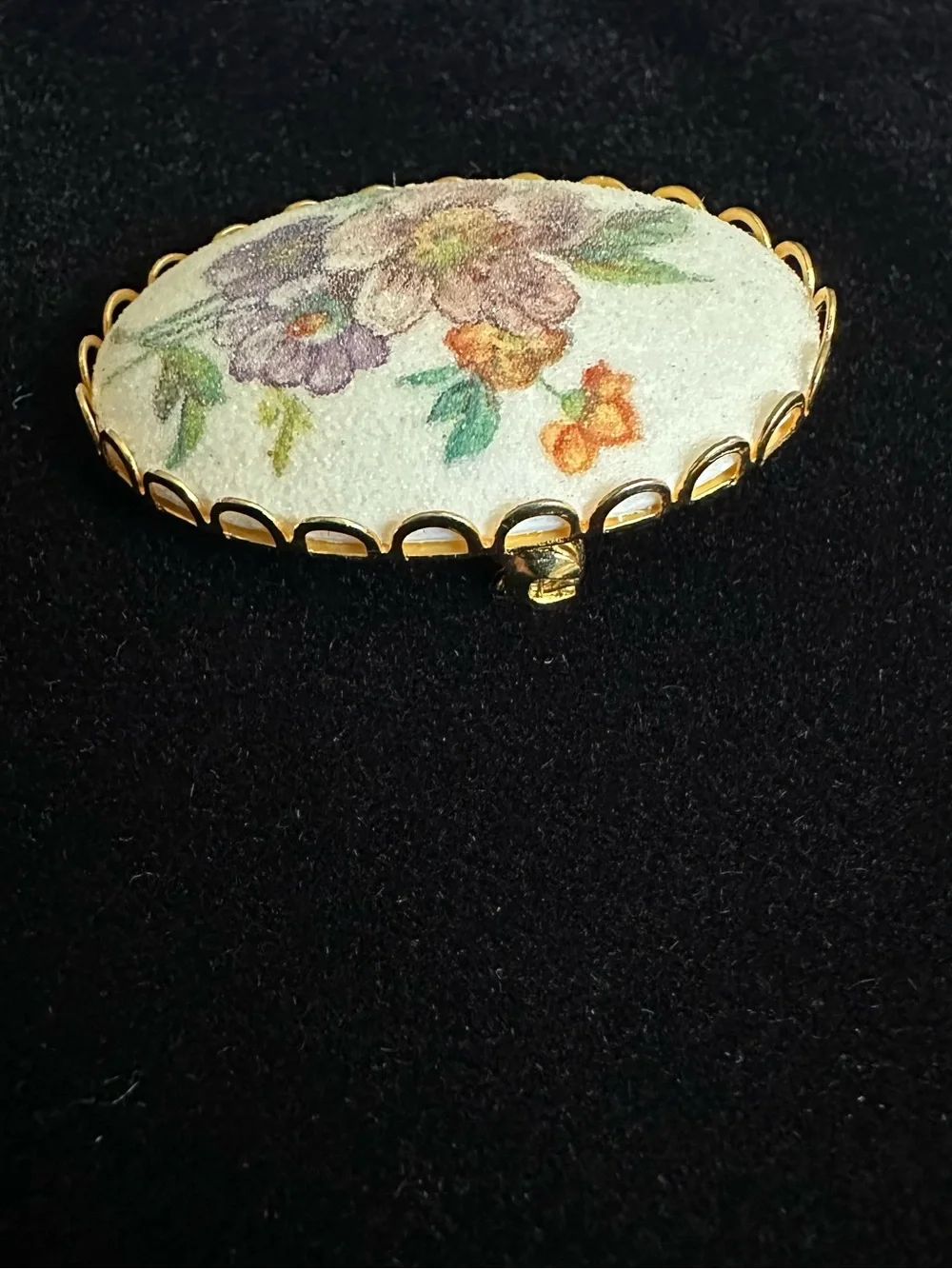 Vintage Floral Oval Brooch in Gold-Tone